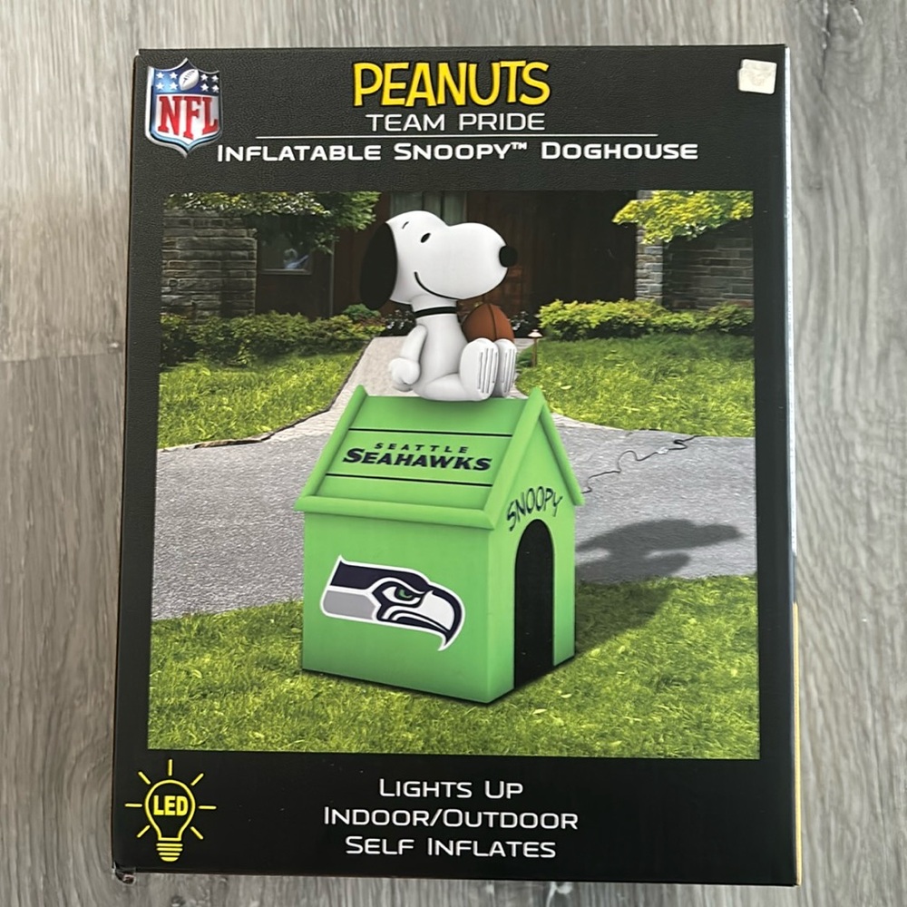 Brand new Peanuts NFL Seahawks inflatable